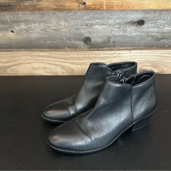 Sam Edelman Petty Leather Zippered Low Heel Ankle Bootie Black Size 7.5 M - Picture 3 of 13